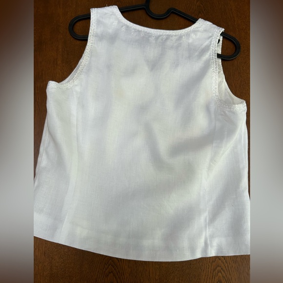 Ann Taylor White Linen V neck top,lined 100 acetate, side zipper. Embroidered. - Picture 6 of 6